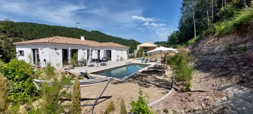 Magnifique villa récente 233 m2 dans quartier prisé, terrain de 1397 m2