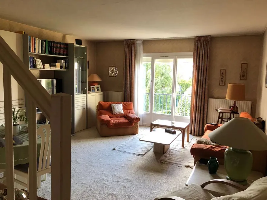 MAISON – ELANCOURT – QUARTIER NOUVELLE AMSTERDAM LES 7 MARES – COUR - GARAGE – JARDIN