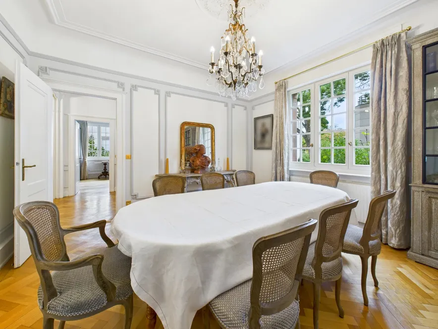 Exceptionnel ! Maison bourgeoise située dans une rue calme dans le quartier des XV