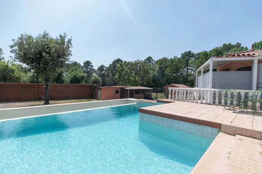 A découvrir : magnifique villa de 310 m2, sur terrain de 2400 m2 à 10 minutes des Gorges du Verdon