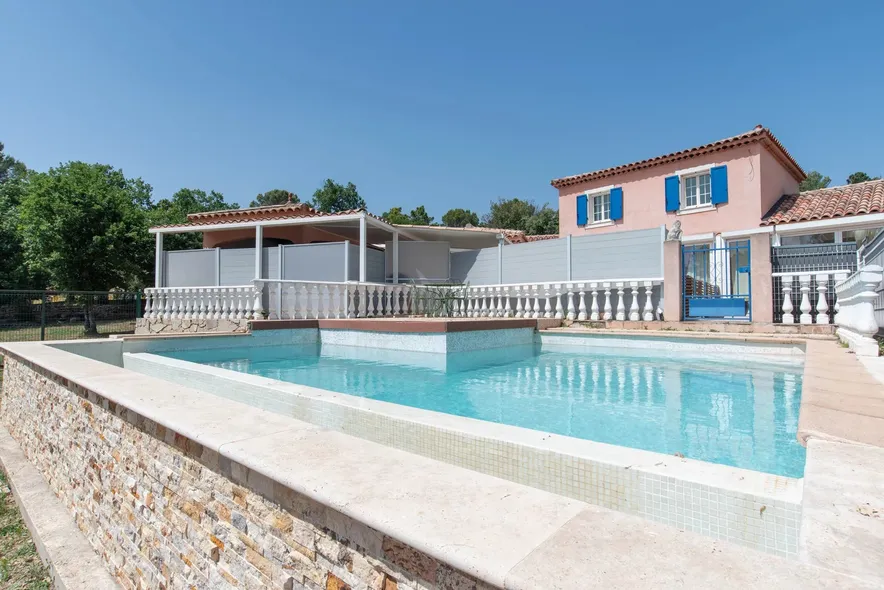 A découvrir : magnifique villa de 310 m2, sur terrain de 2400 m2 à 10 minutes des Gorges du Verdon