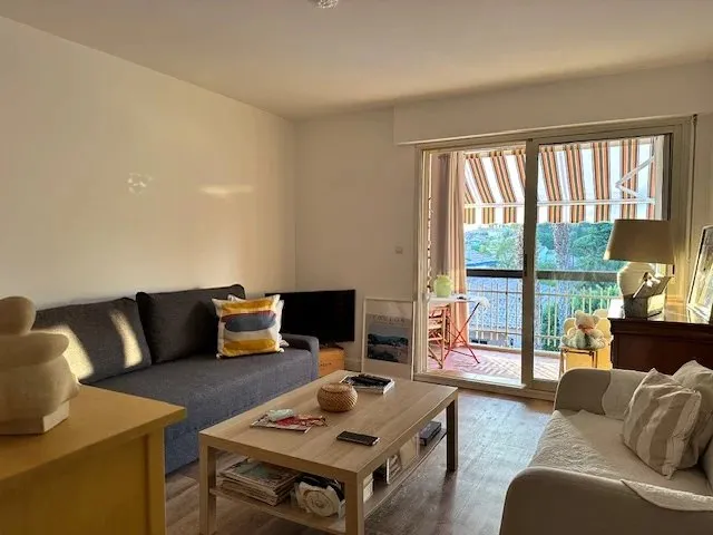 Bandol – Studio traversant avec vue mer et coucher de soleil  - Partenaire de votre vie immobilière depuis 2016, homeloop vous présente