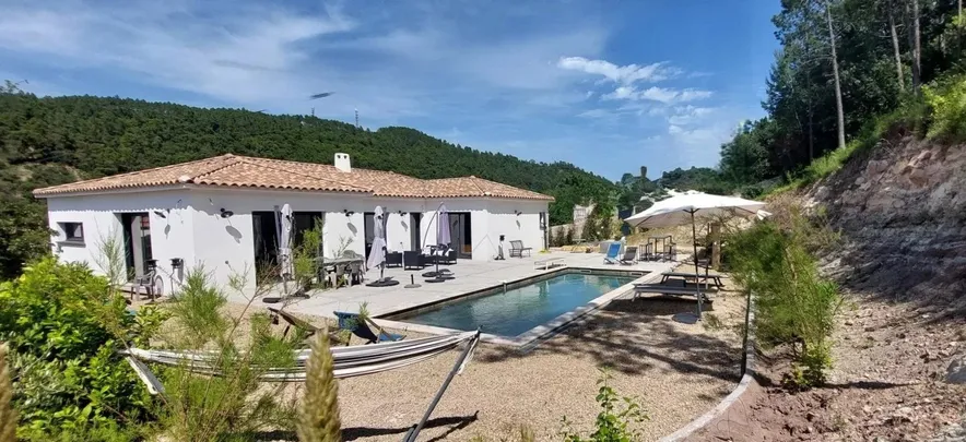 Magnifique villa récente 233 m2 - terrain de 1397m2, dans quartier prisé.