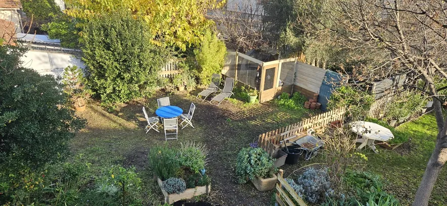 La Seyne sur Mer - Balaguier : haut de villa T3/T4 de 66m2 avec jardin à rénover