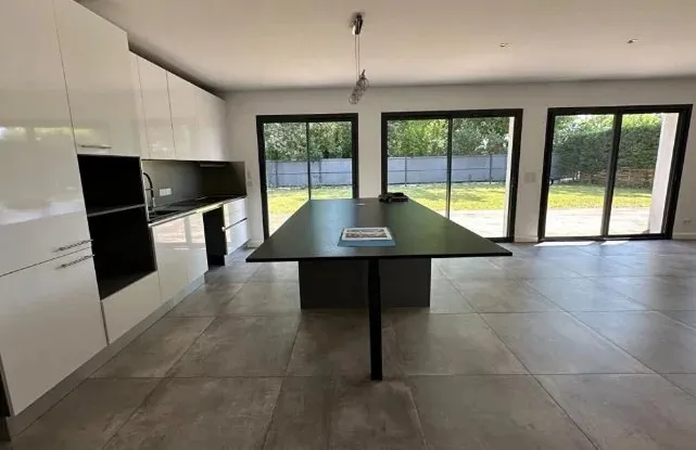 Maison 138m² sur une parcelle de 590m², terrasse, jardin et garage