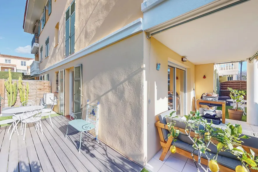 Appartement 3 pièces lumineux avec terrasse, jardin et place de parking –Mandelieu-la-Napoule