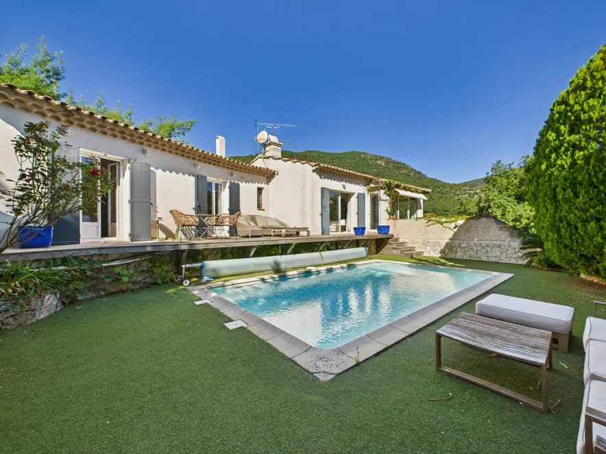CAVALAIRE SUR MER - CADRE VERDOYANT -  VILLA 145M2
