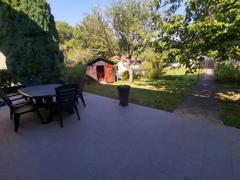 Maison individuelle 7 pièces avec terrasse, jardin et double garage