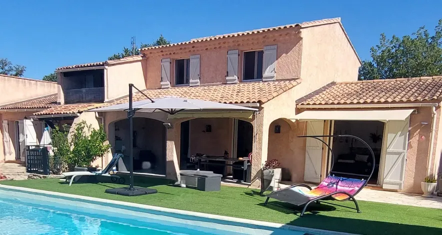Villa 210 m2 sur 2100 m2 de terrain à Lorgues
