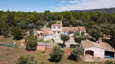 A découvrir : magnifique villa de 310 m2, sur terrain de 2400 m2 à 10 minutes des Gorges du Verdon