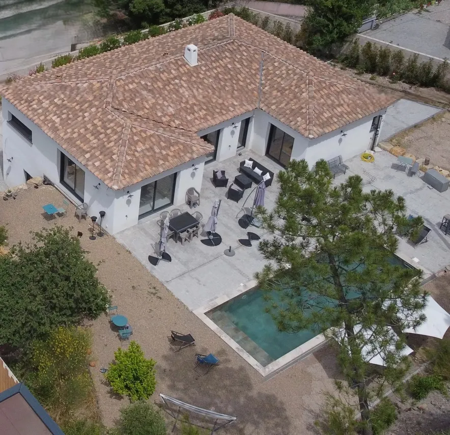 Magnifique villa récente 233 m2 - terrain de 1397m2, dans quartier prisé.