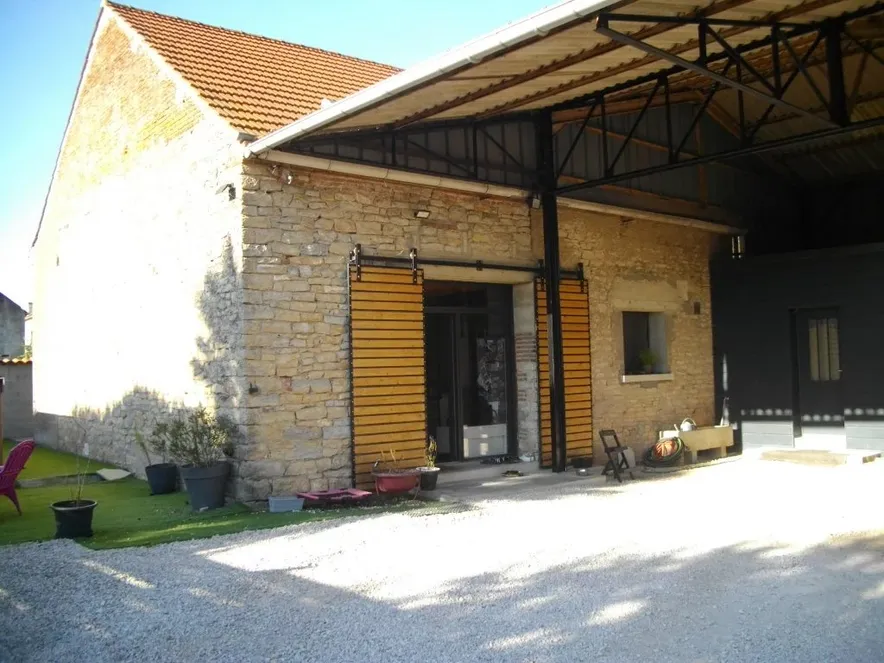Maison rénovée dans un cadre rural paisible