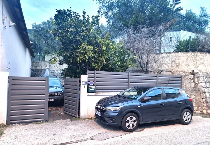 Grasse : Appartement 5/6 pièces  avec terrasse, jardinet et stationnement – Idéal première acquisition ou investissement locatif