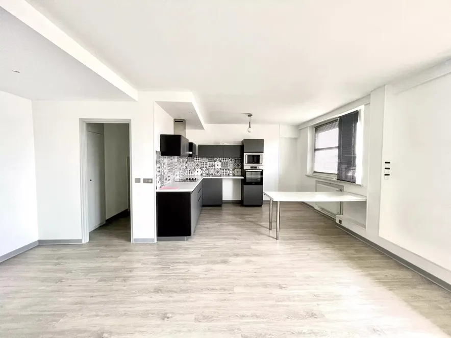 Appartement de 103m2, 3 chambres, balcon, parking privatif, cave