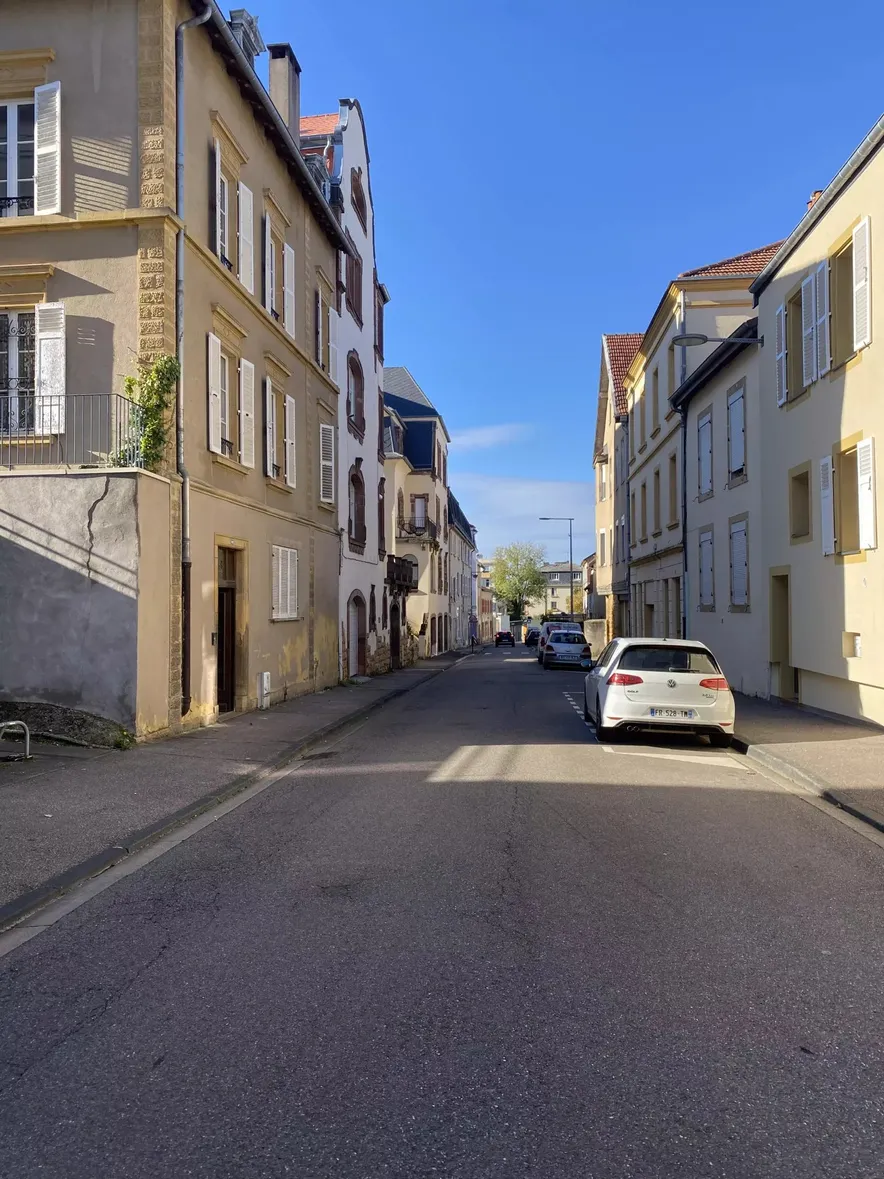 Appartement totalement rénové 2 chambres, idéalement situé au cœur de Queuleu !