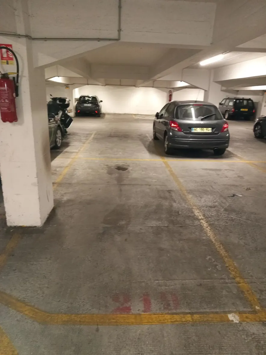 Place de parking en sous-sol sécurisé