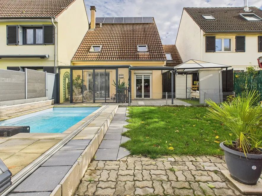 Grande maison avec piscine chauffée & studio – Parfaite pour famille !
